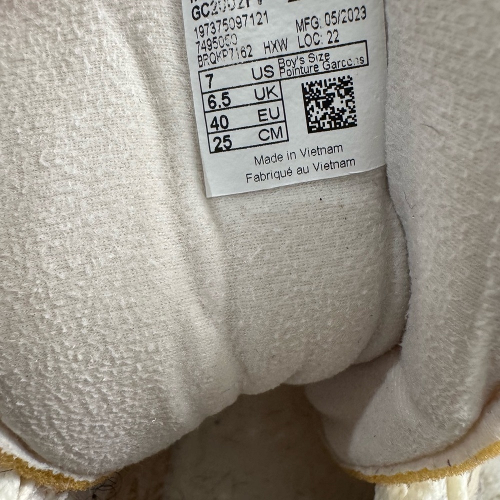 New Balance 2002R Sneakers - Light Gray - Picture 7 of 11